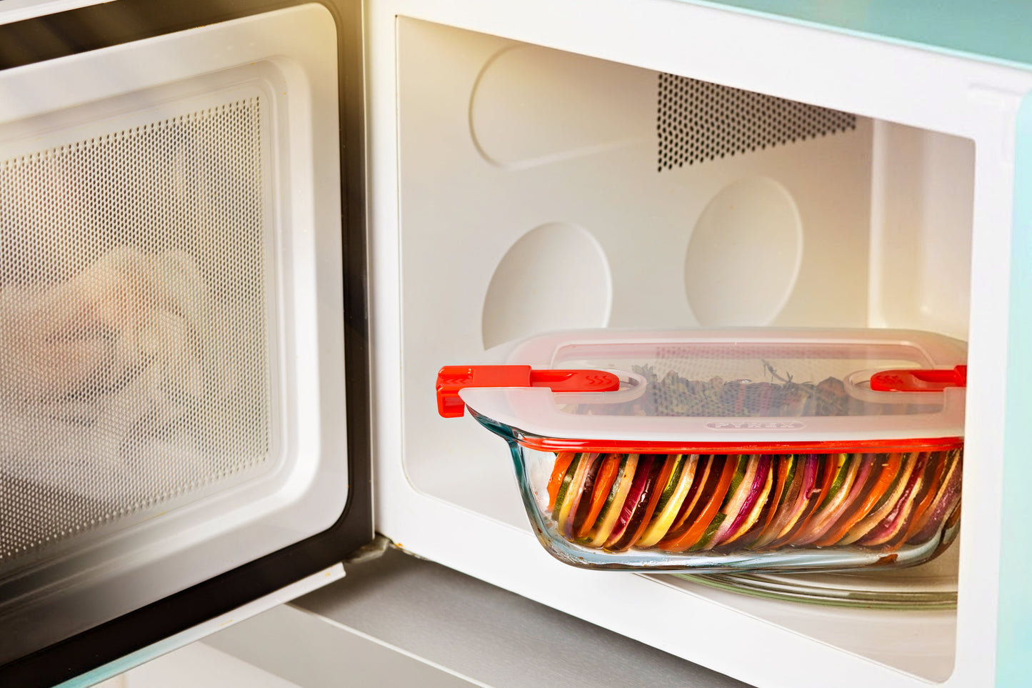 Round glass dish with steam valve lid - Cook  Heat