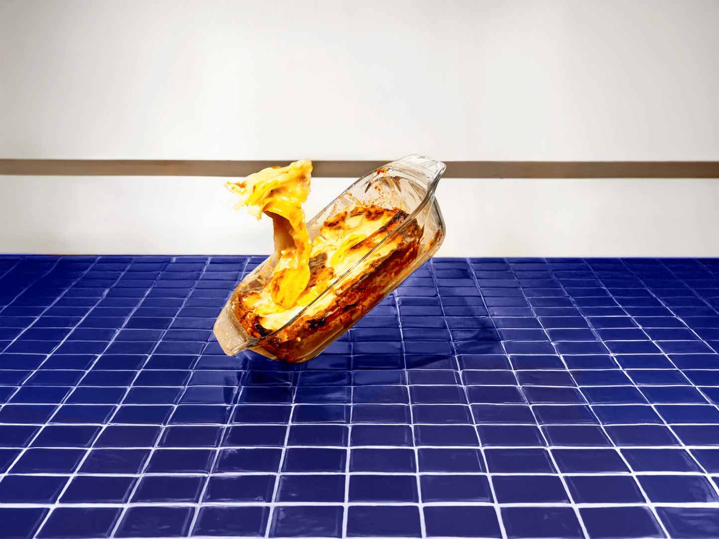 Rectangular glass baking dish easy to handle